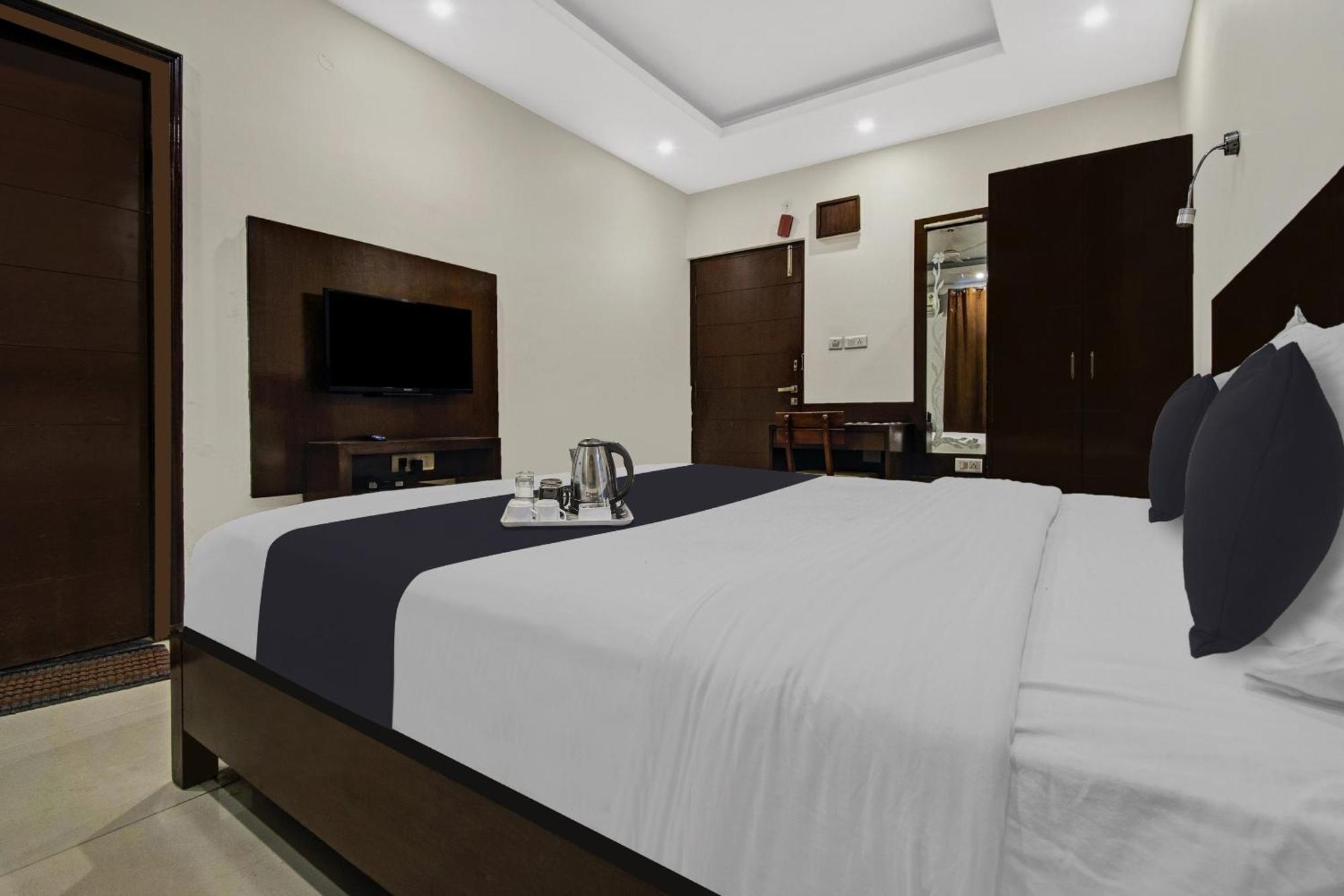 Townhouse Oak Hotel Heritage Heights ชัยปุระ ภายนอก รูปภาพ