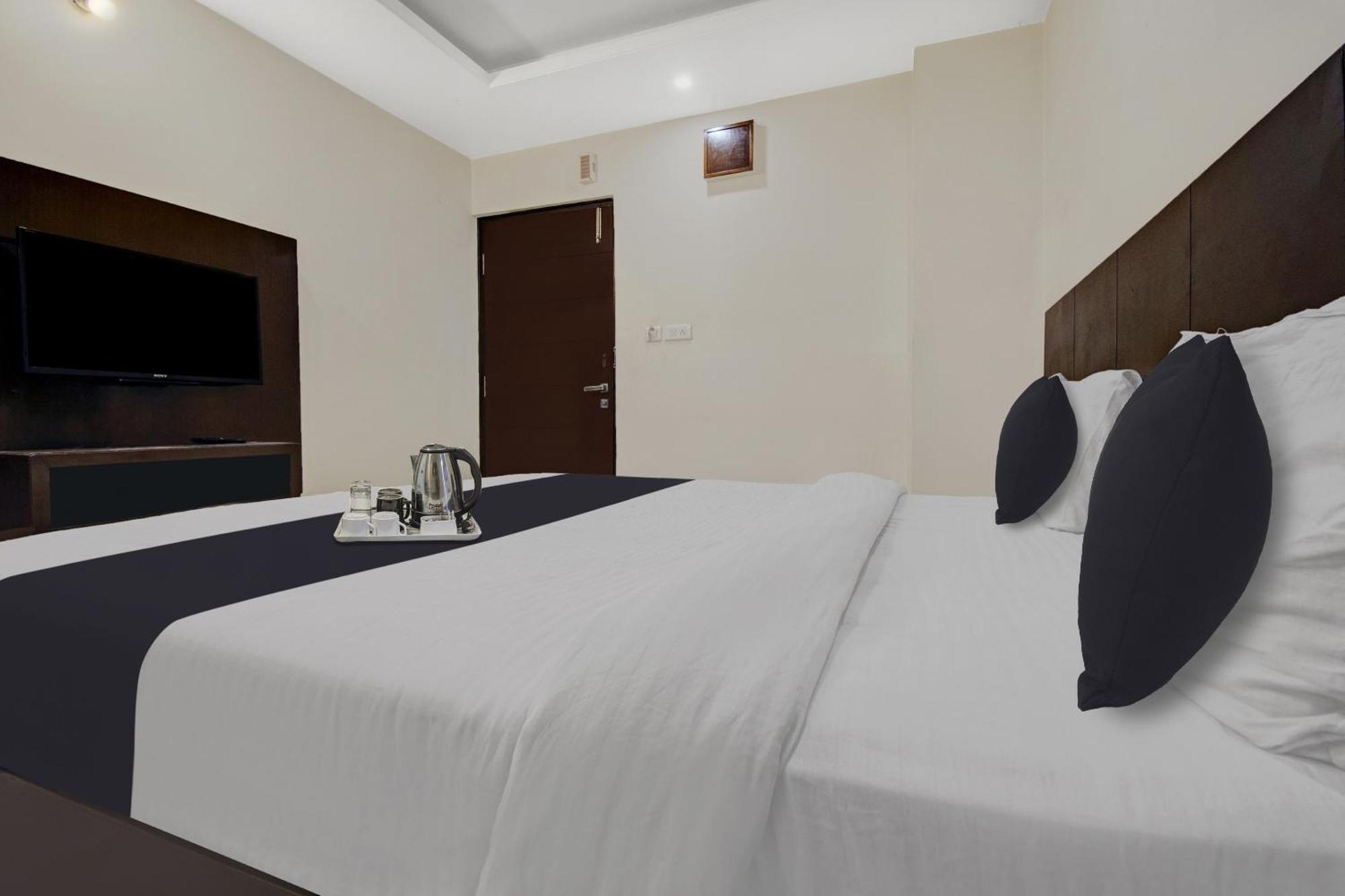 Townhouse Oak Hotel Heritage Heights ชัยปุระ ภายนอก รูปภาพ